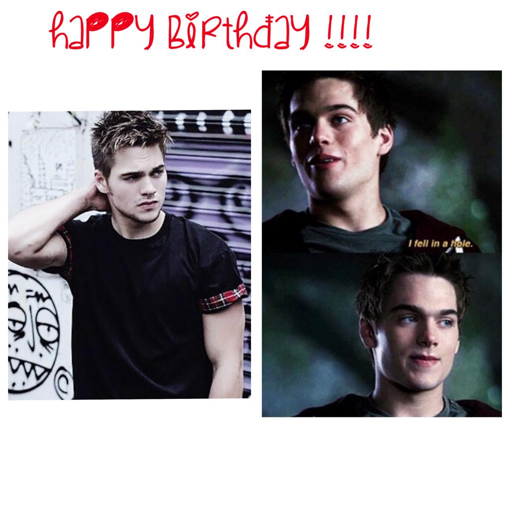 Happy 17th Birthday 
Dylan Sprayberry    love you       