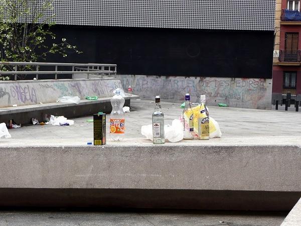 vice_spain's tweet photo. Beber y emborracharse como un español: http://t.co/ppYfSMKhf6 http://t.co/mVYQmDjiFi
