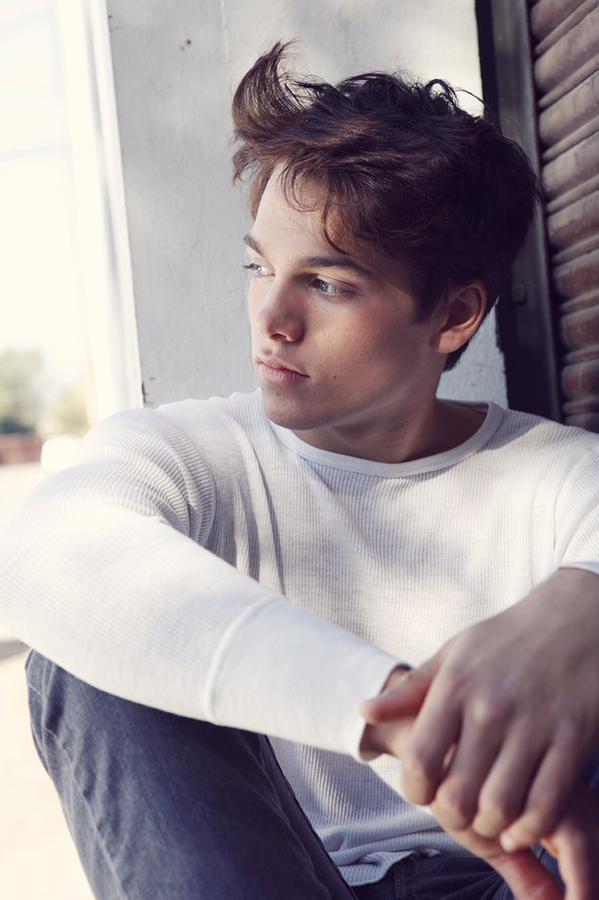 NO SUPERO QUE TENGA 17
Happy birthday!!! Dylan Sprayberry   