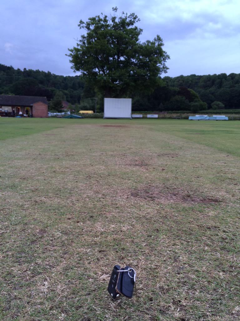 <a href="/The_ReynaldCC/">Acton Reynald CC</a> midweek win 4 wkts vs <a href="/BomereHeathCC/">Bomere Heath CC</a> is that <a href="/FredBoycott/">ꜱɪʀ ꜰʀᴇᴅ ʙᴏʏᴄᴏᴛᴛ</a>'s keys on a length? #stickywkt