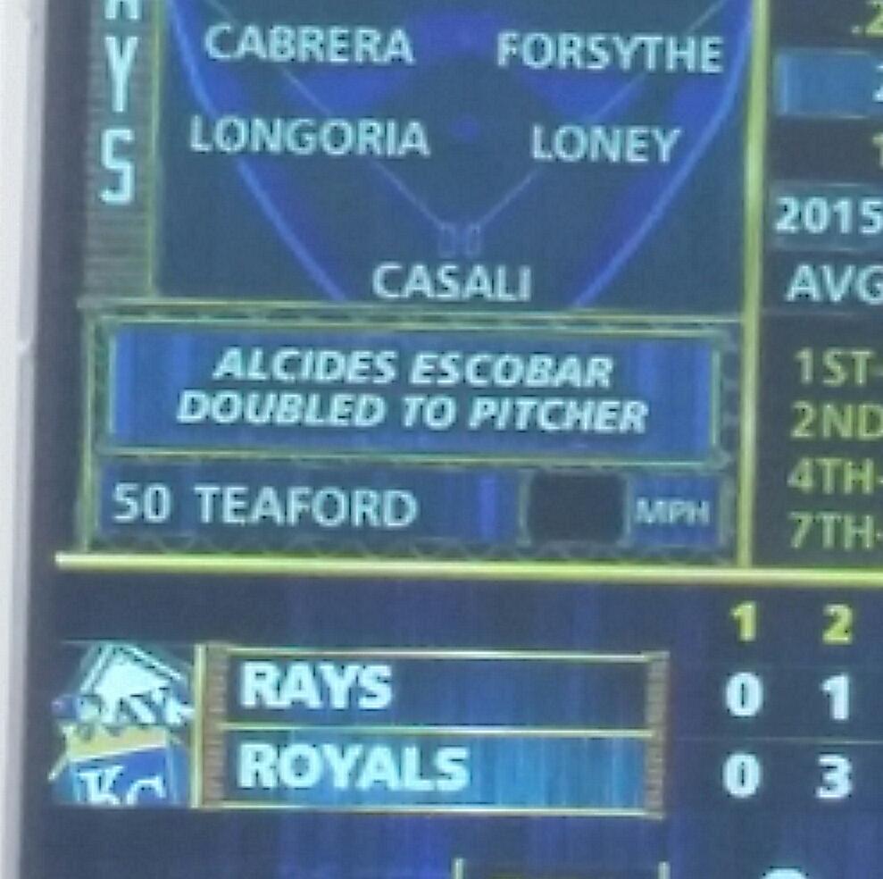 geoffconn's tweet photo. Something you don't see often. #BuntDouble #ForeverRoyal http://t.co/TaSLzzjWWb