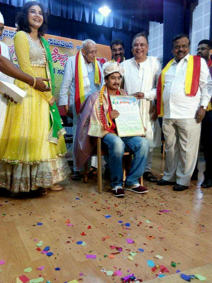 DrVishnuDadaFc's tweet photo. ತಿಂಗಳ ನೋಟ - ಜೂನ್ 07
#vss ಸಾರಥ್ಯದಲ್ಲಿ ಕನ್ನಡ ಮಾಣಿಕ್ಯ ಎಂಬ ಮಾಸ ಪತ್ರಿಕೆ  ಲೋಕಾರ್ಪಣೆಗೊಳಿಸಿದೆವು.
@nallanagendra @raghuramdp http://t.co/ibG5cnAdZu