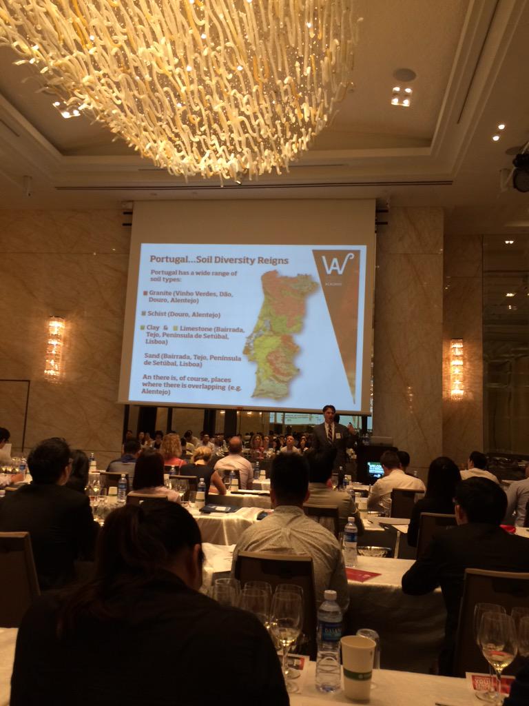 Academy in #WOPLionCity where <a href="/VinoMonkeyMS/">Keith Goldston</a> is explaining how much granite is in vinho verde, Douro, Dao and Alentejo