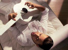 Latina's tweet photo. .@PrinceRoyce is hot in white in #ExtraordinaryMusicVideo >> http://t.co/JHbSPfotY3 http://t.co/QrRKHlu5dm