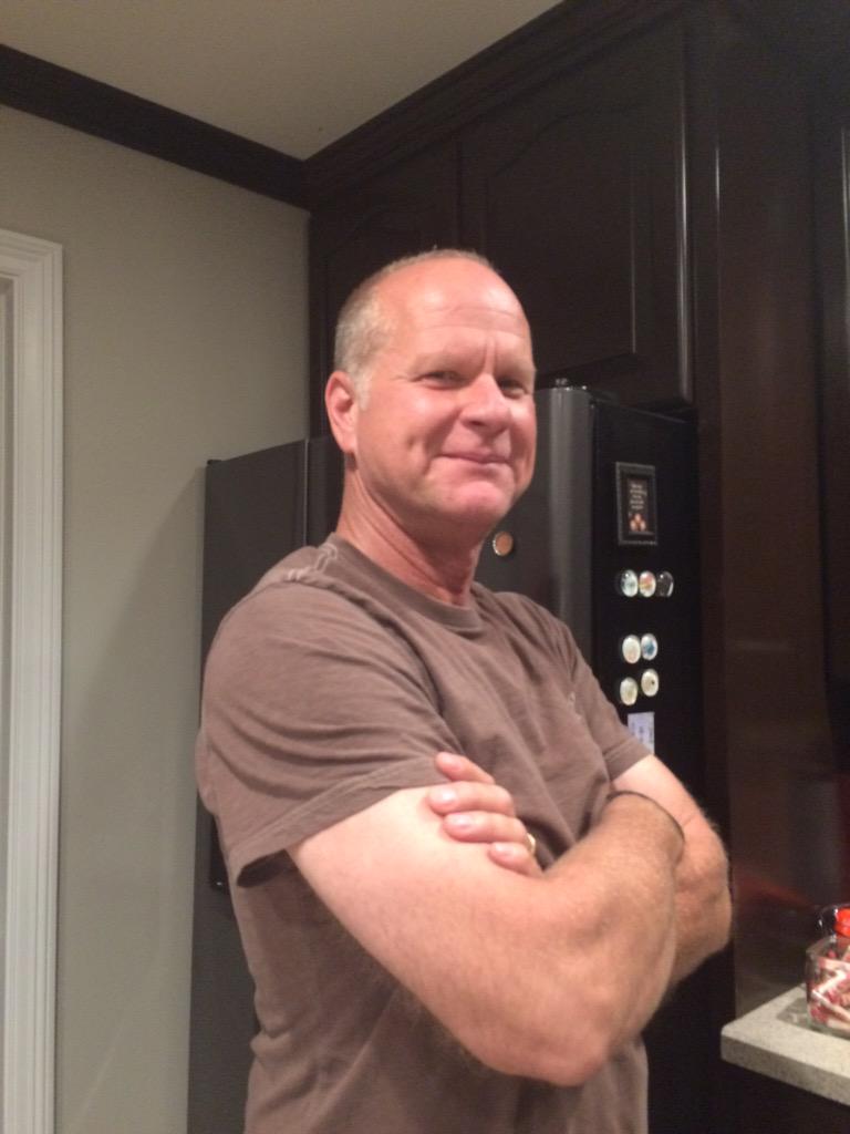 tatumelyse11's tweet photo. Bob or dad? @EricAllanKramer  @BobDuncan418 http://t.co/qn5On55XGs