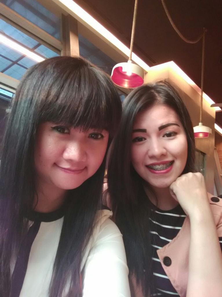 dean_isya's tweet photo. 😚😉 http://t.co/xbHFlAMq5V