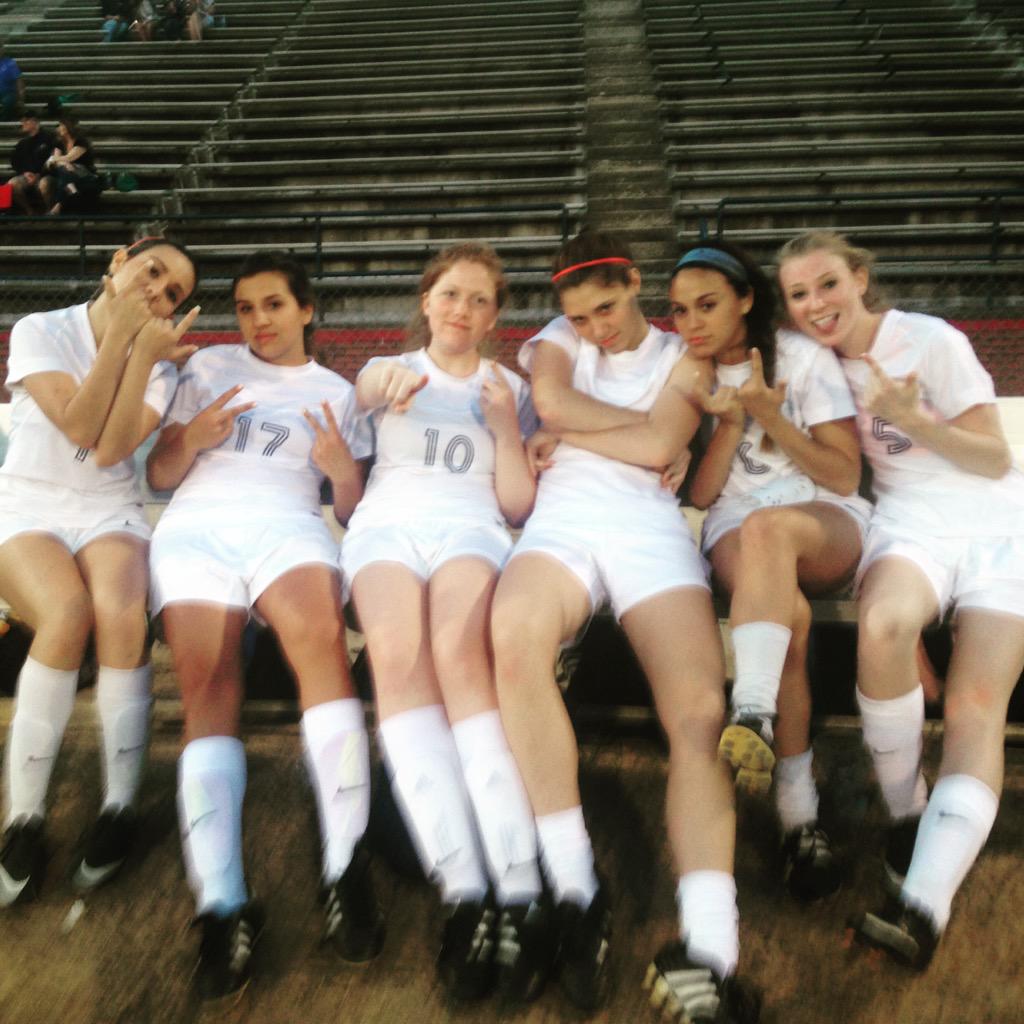BenchTalk2015's tweet photo. @FTSVarsity RIGHT HERE BEETCH http://t.co/BxGm97ZAzR
