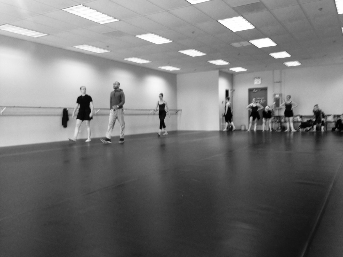 Ballet58chi's tweet image. Rehearsals for Preston Miller&apos;s &quot;And Mercy&quot; continue...
#creationprocess #rehearsal