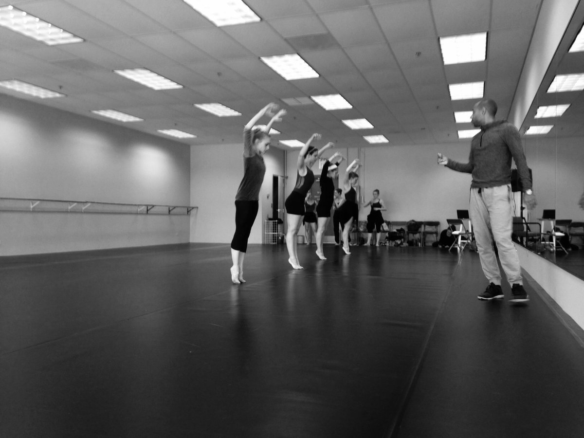 Ballet58chi's tweet image. Rehearsals for Preston Miller&apos;s &quot;And Mercy&quot; continue...
#creationprocess #rehearsal