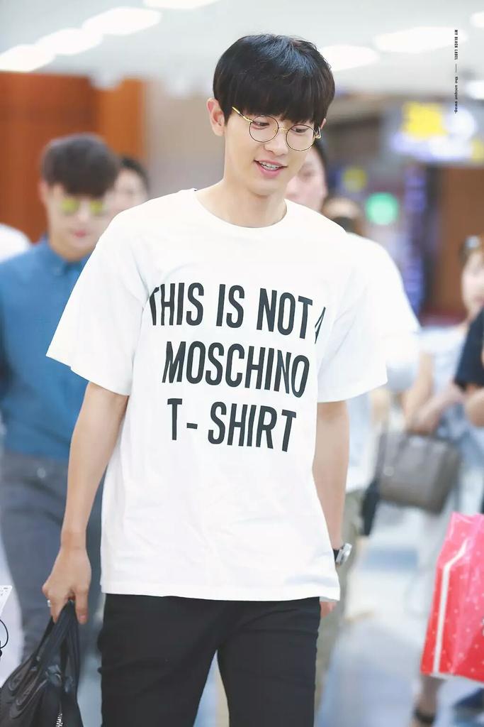 EXOGlobal's tweet photo. [HQ] 170707 Gimpo Airport Arrival - Chanyeol Cr: My BlackLabel http://t.co/xKG0SjeirK