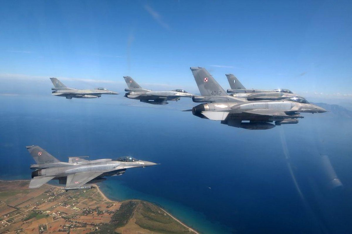 Defensa y Aviación tweet media