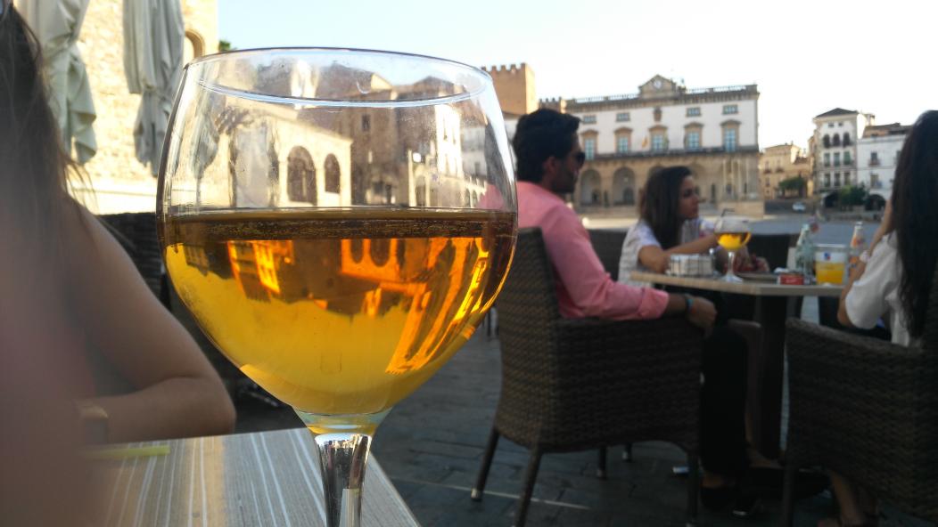 iReNe7_gG's tweet photo. 40° A LAS 4 DE LA TARDE 4 TONTOS Y UNAS CAÑAS http://t.co/TxMvbfayEr