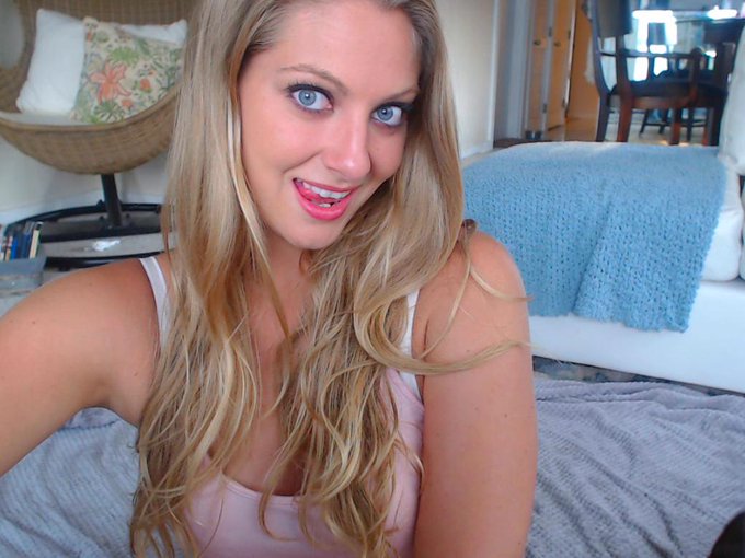 back on #mfc for an evening shift ;) beer in hand, come join, lets have some public fun #veronica_west<a href="/tag/mfc"class="tags">#mfc</a><a href="/tag/veronica_west"class="tags"><span>#veronica_west</span></a>