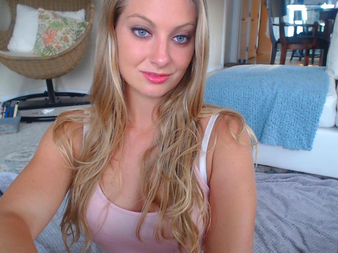 back on #mfc for an evening shift ;) beer in hand, come join, lets have some public fun #veronica_west<a href="/tag/mfc"class="tags">#mfc</a><a href="/tag/veronica_west"class="tags"><span>#veronica_west</span></a>