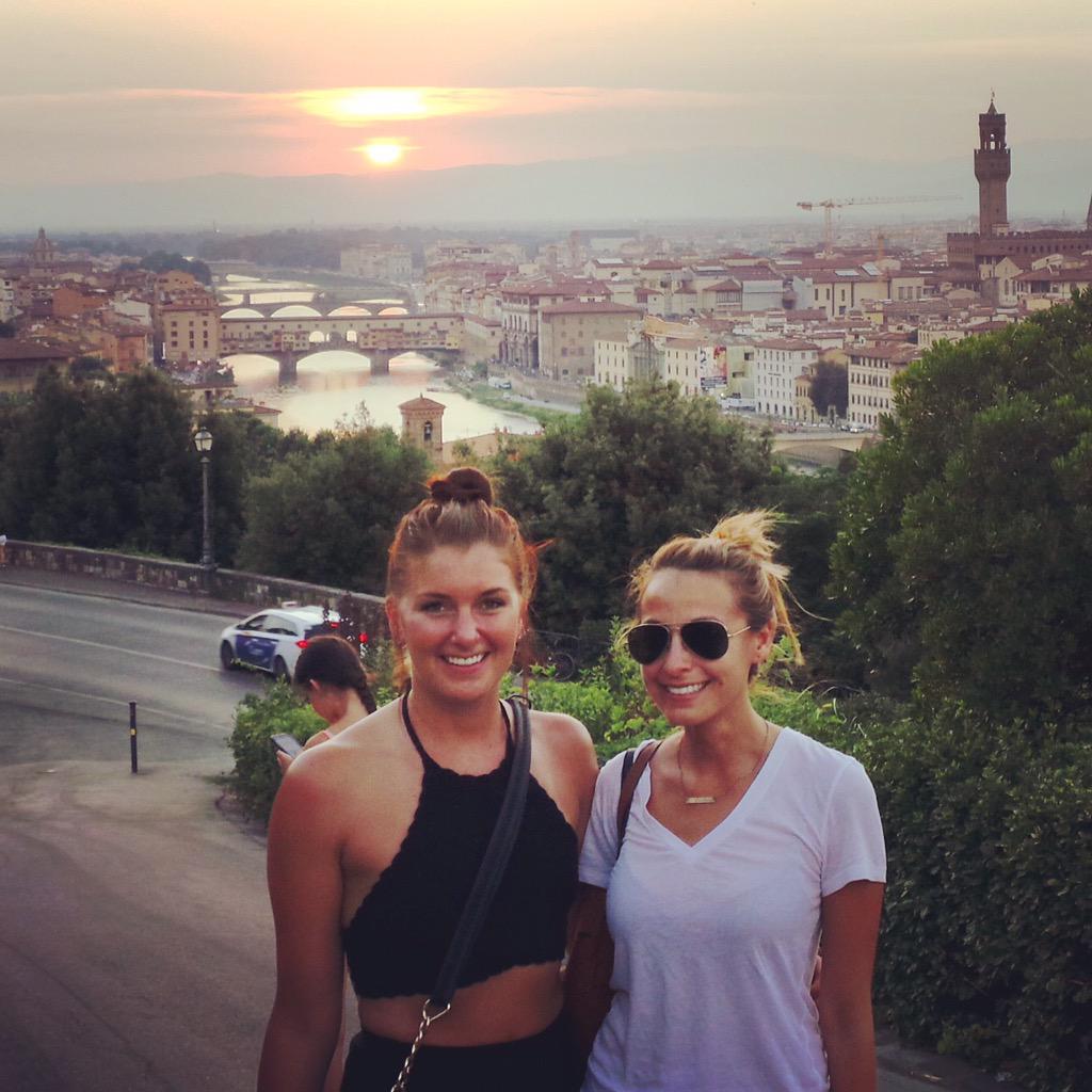adela_ayala's tweet photo. Italy! 🍕🇮🇹 http://t.co/h5xxCm0k3T