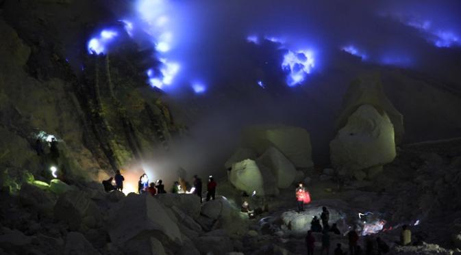 Api Biru Kawah Ijen - AnekaNews.net