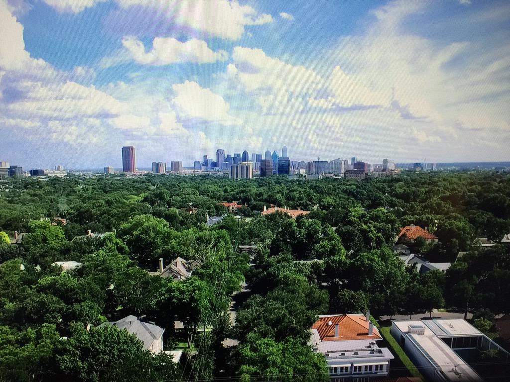 SkySightFilms's tweet photo. Nice view of downtown from Highland Park. Yes, we had permission from the FAA and Love Field. http://t.co/dn21cu83EM