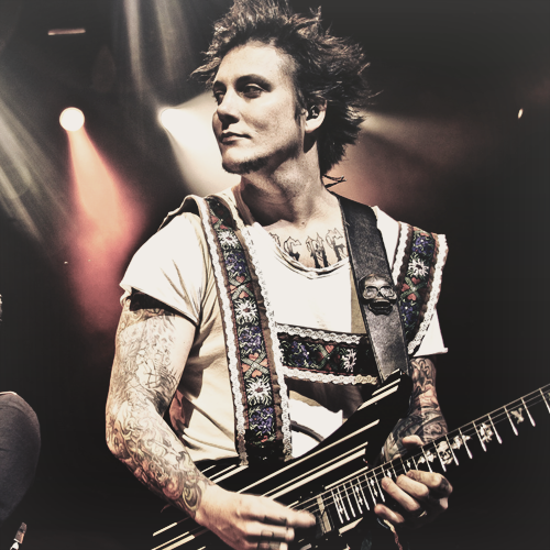 Happy birthday Synyster Gates  