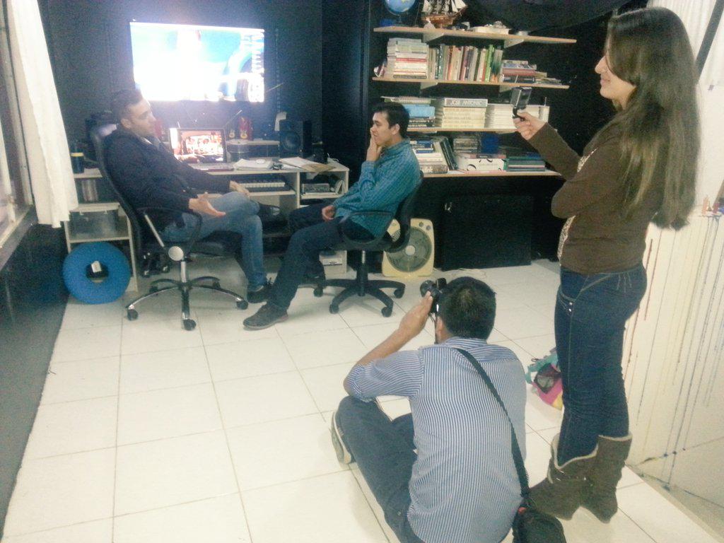 Andresfcarpio's tweet photo. En entrevista con @joseamusic 
"La vida es felicidad"
@mipunin
  #Vitela #Feloz #cs #utpl #loja http://t.co/Nv0gW57nVV
