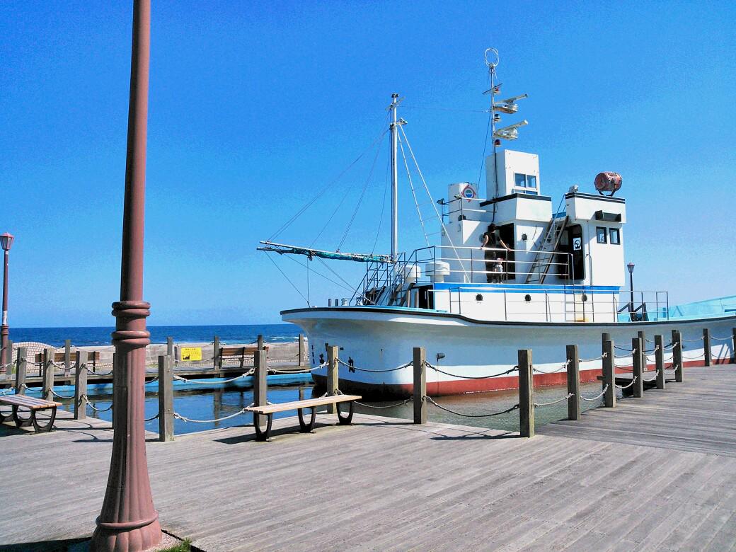 鴨川温泉 潮騒の湯 鴨川館 スタッフ日記 フロント 芝﨑 先日 お隣の千倉町にある道の駅 潮風王国へ 気持ちの良いお天気と真っ青な海に癒やされながら しばし磯遊びを満喫 船もあるので 小さなお子様連れのお客様にもオススメ 千倉はオシャレな海