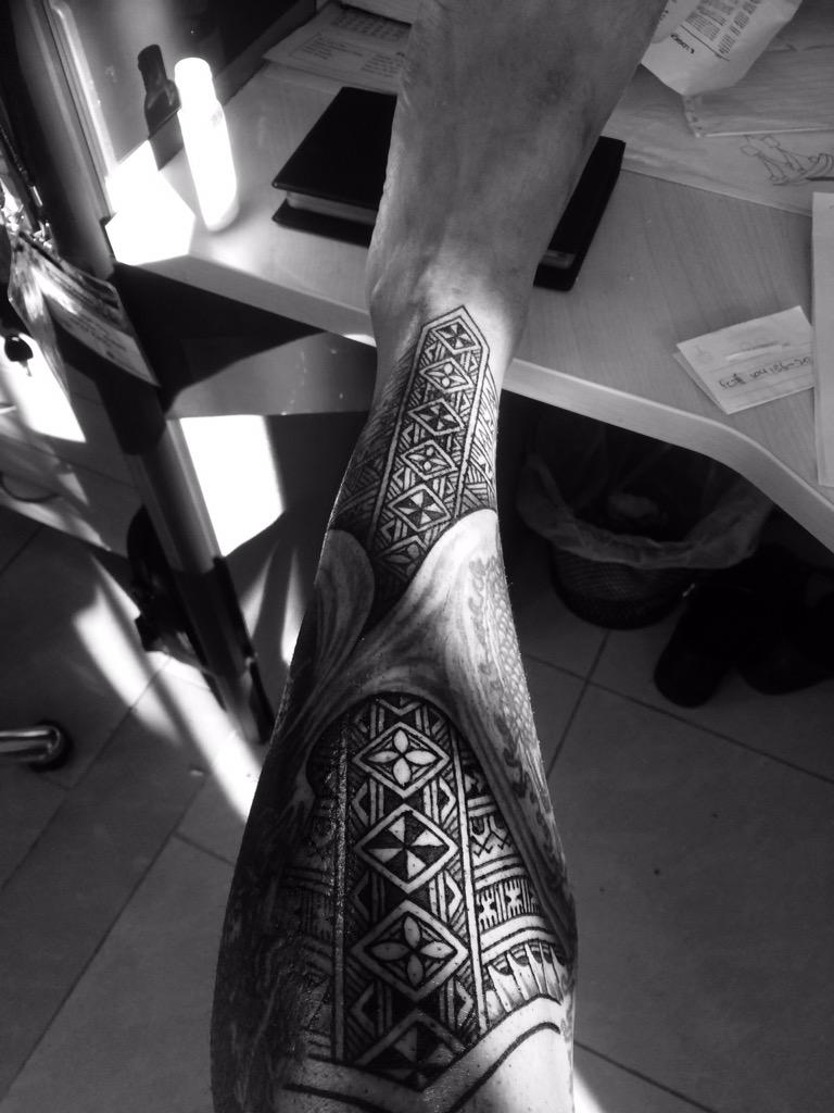 Viti_Kid's tweet photo. Im in love with my #tattoo Fijian roots and maternal links #polynesiantatau #tatau #polynesianink http://t.co/sKlUhNwCNi