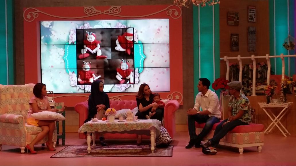 Ada baby lucu <a href="/Ade_Deswita/">Deswita Maharani</a> &amp;Poppybunga yg ngobrol seru dTaping @BasaBasi_TTV brg <a href="/Pandasuper/">Cici Panda</a> @WCIndonesia <a href="/dokterzal/">Dr Rizal Alaydrus</a>