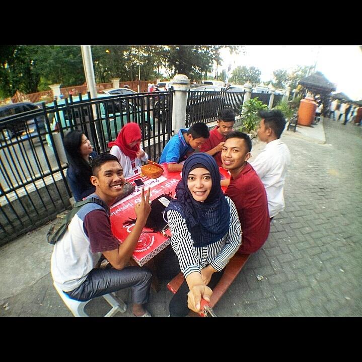 widyasarii_'s tweet photo. Bukber wt kwnan smp hihi😘 http://t.co/iN46B04zHN