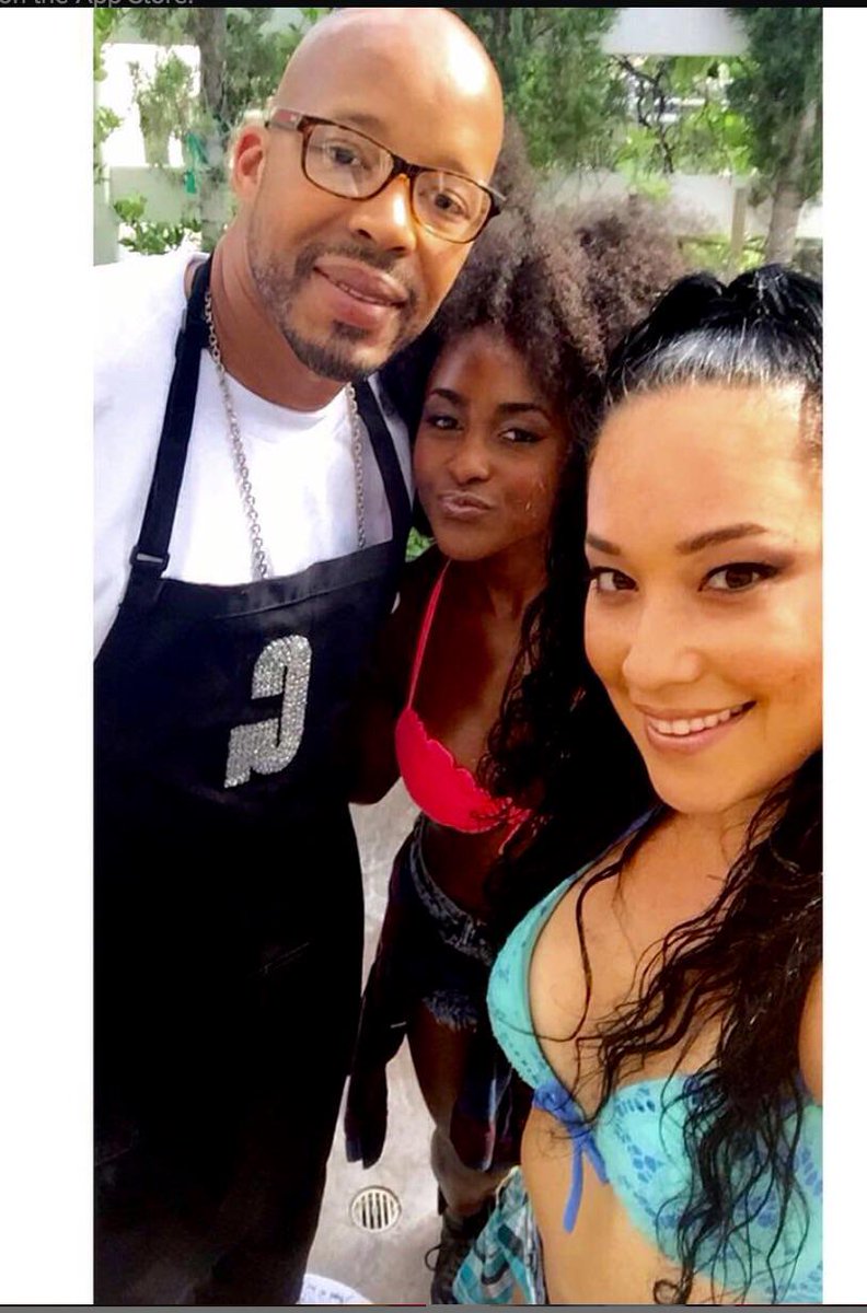 willfullyblind's tweet image. Fun in sun with Warren G &amp;amp; bikini babes @ home taping a fun music video wit @regulator @captdope &amp;amp; @CCSocialScene
