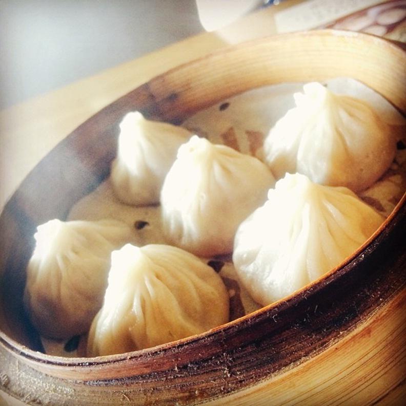 ModernShanghai's tweet photo. Rainy days call for a basket full of our Signature Xiao Long Bao. #ModernShanghai
Photo by @shymase http://t.co/fOBW05NrKH
