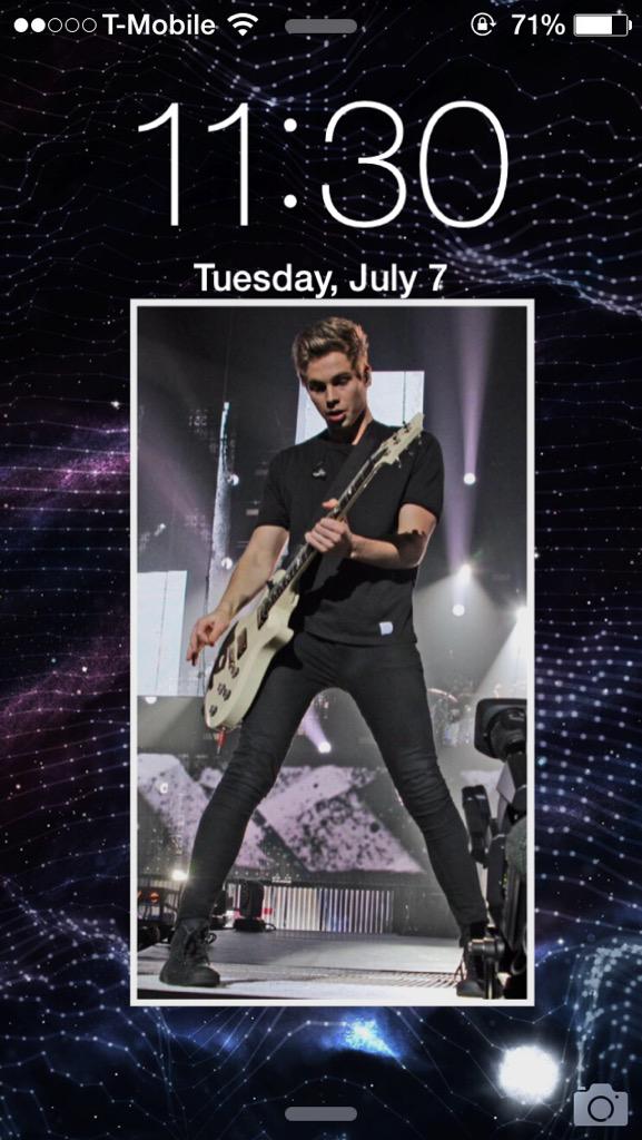 1DLoveLife__'s tweet photo. RT of you want this Luke lockscreen 💜 http://t.co/zInRD5j6pP