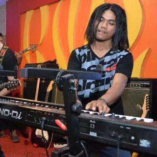 id_metropolis's tweet photo. Adit Keybordis @id_metropolis Edisi Melete http://t.co/xNmwK7b3gA