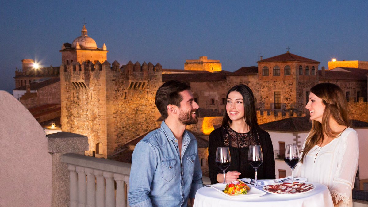 extremadura_tur's tweet photo. Cáceres, entre las diez mejores ciudades españolas para comer @DGastronomia 
http://t.co/czINLrX3iW http://t.co/FiWzMySjcv