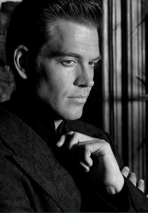 HAPPY BIRTHDAY TO MICHAEL WEATHERLY BITCHES!!!!!              