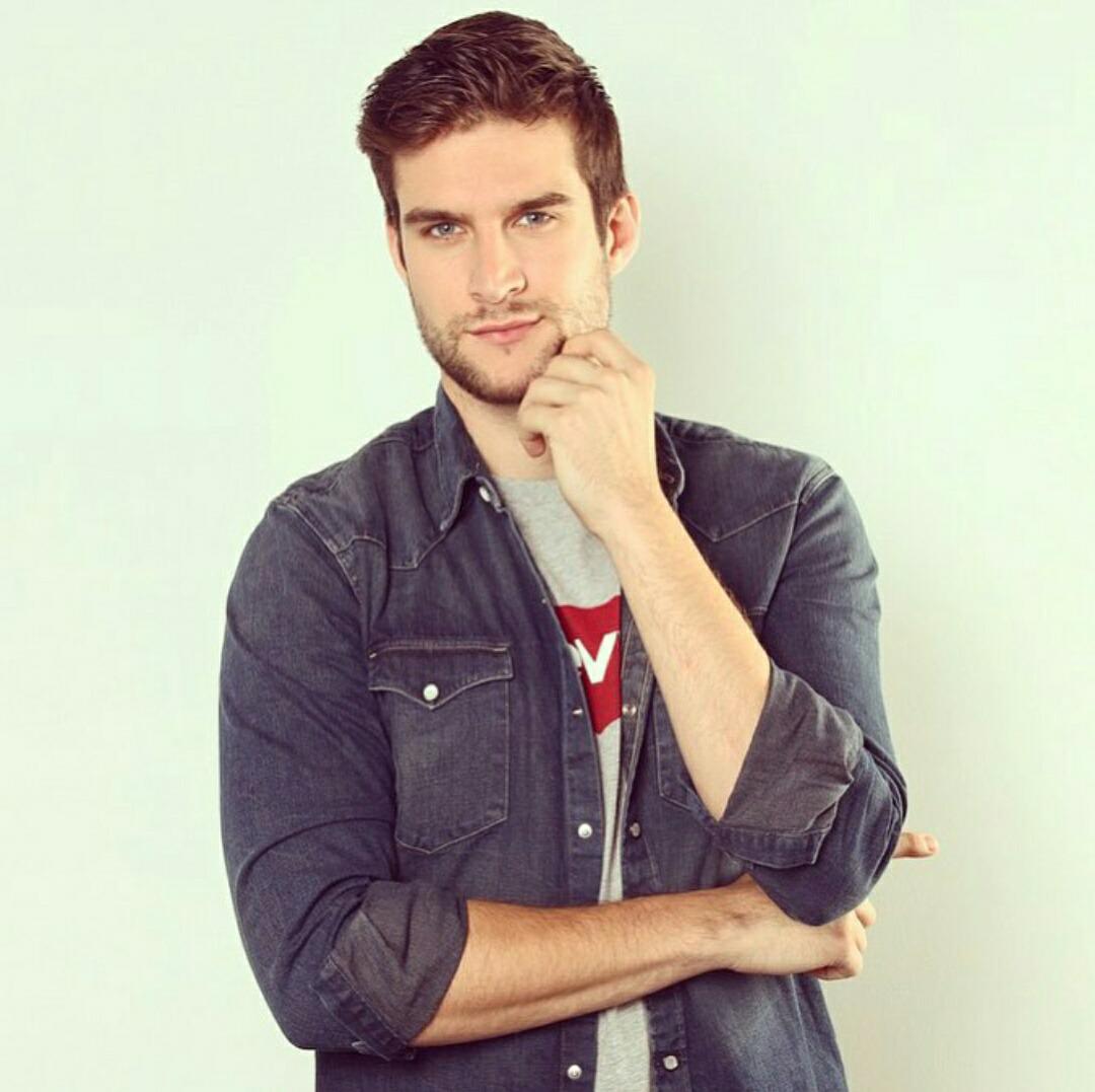 ClovisFans's tweet photo. #Clovis #Guapo #Levis #BonitaNoche http://t.co/E5TTlG9Zbv