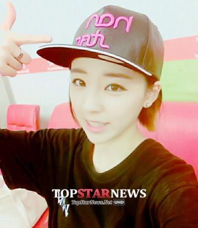 topstarnews's tweet photo. 걸그룹 바바, 멤버 별하 여자연예인야구단 멤버 ‘���류’ http://t.co/M3ZcHi357r 여군컨셉으로 화제가 되고 있는 걸그룹 바바 멤버 별하가 한스타 여자연예인야구단 멤버로 합류했다. 바바 멤버… http://t.co/Zi9imWMqwP