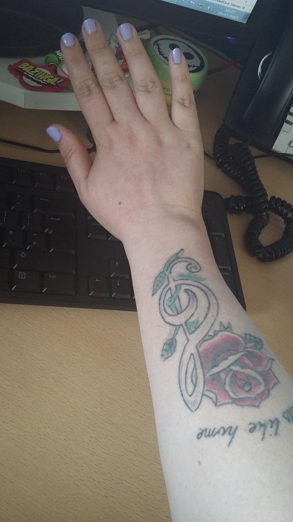 FIVArmy's tweet photo. Sausage fingers haha http://t.co/H5uWdkTZJJ