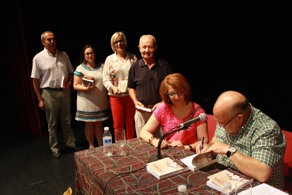 Andrés Retamal presenta un libro sobre la arquitectura de Puebla de la Calzada. facebook.com/15226592160156…