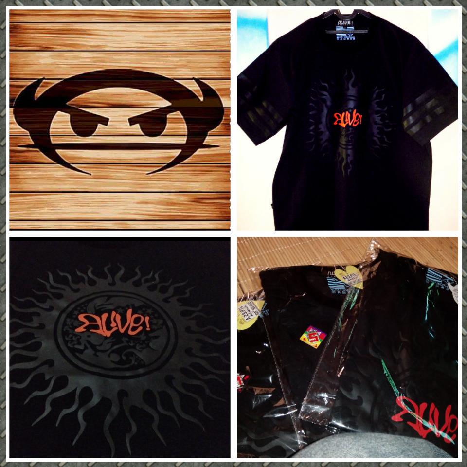 Beli t shirt gak melulu soal harga, tapi lebih bagaimana karakter kalian! Black never failed you!