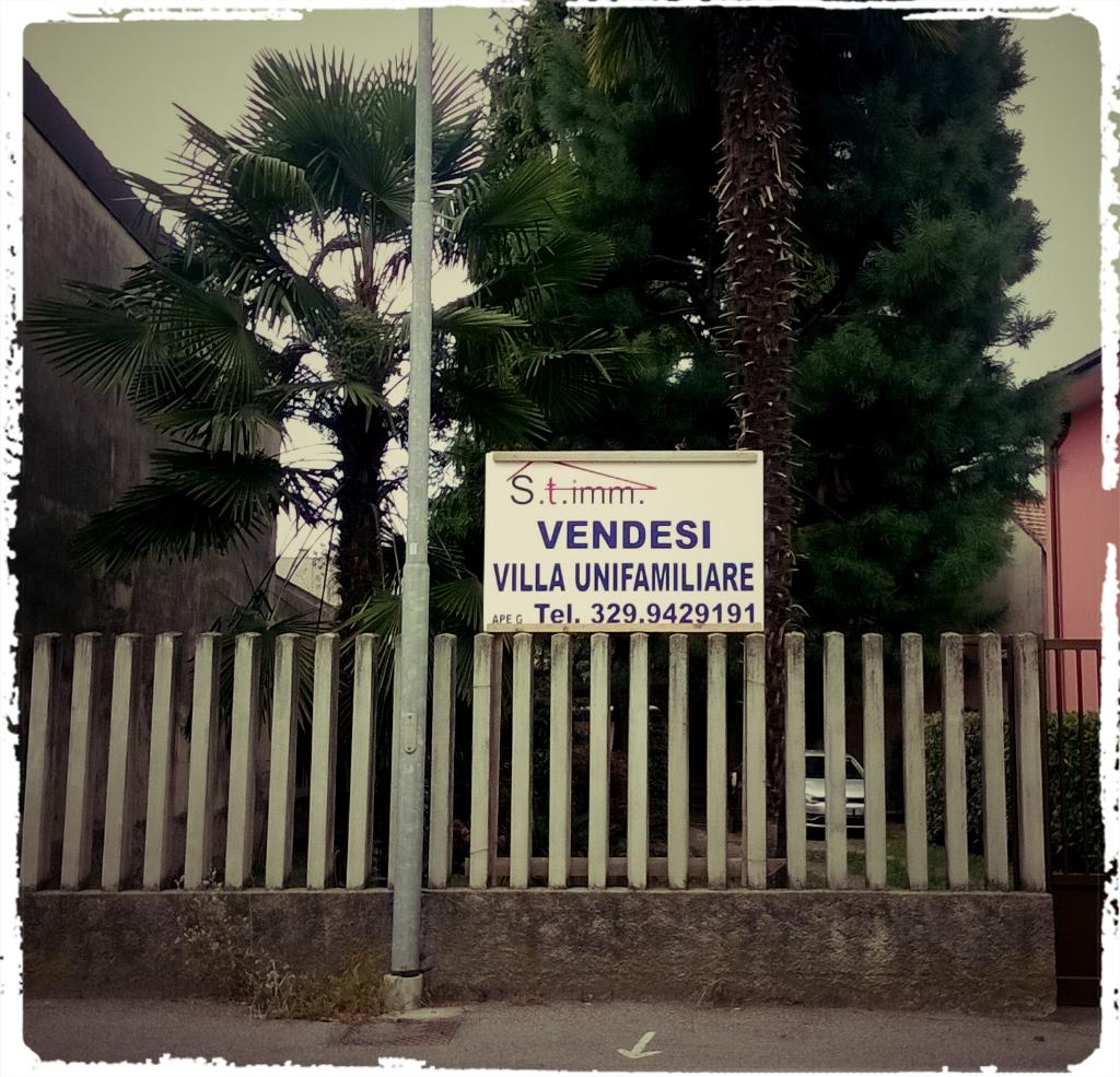 ManzoniEli's tweet photo. #vendesi #villa #unifamiliare a #Brugherio http://t.co/pOIwStOxNK