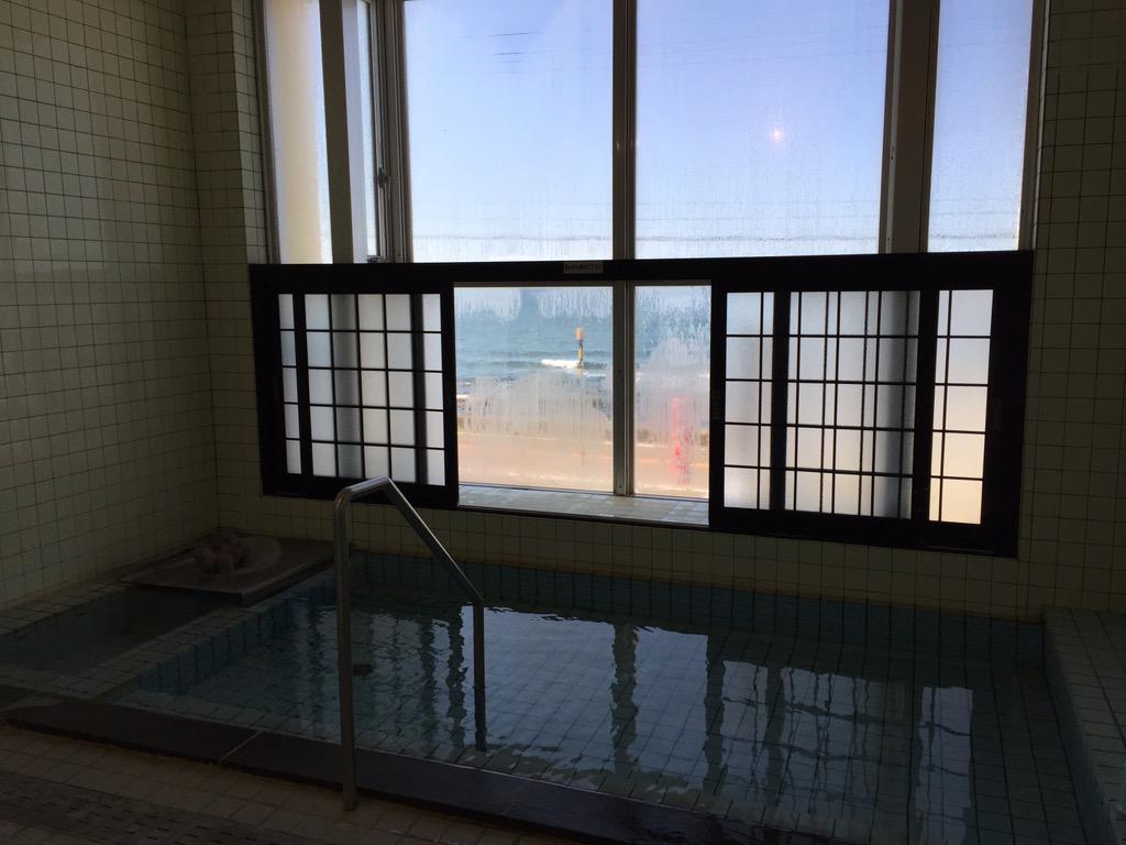 ロプロス シララ温泉の 温泉旅館北都 で日帰り入浴 小さな内湯だけの浴室はどうということはないんだけど お湯が素晴らしい 炭酸分を豊富に含む重曹泉で ふわふわとした特徴的な肌触り 入浴していると 身体に細かい泡がたくさん付着します Http T ロプロス シララ温泉の 温泉旅館北都 で日帰り入浴 小さな内湯だけの浴室はどうということはないんだけど お湯が素晴らしい 炭酸分を豊富に含む重曹泉で ふわふわとした特徴的な肌触り 入浴していると 身体に細かい泡がたくさん付着します Http T