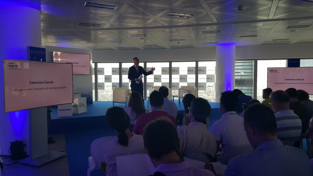 Arrancamos la presentación de las nuevas samsung #gearVR innovator edition for S6 con <a href="/CelestinoGR/">Celestino Garcia</a> <a href="/SamsungMobile/">Samsung Mobile</a>