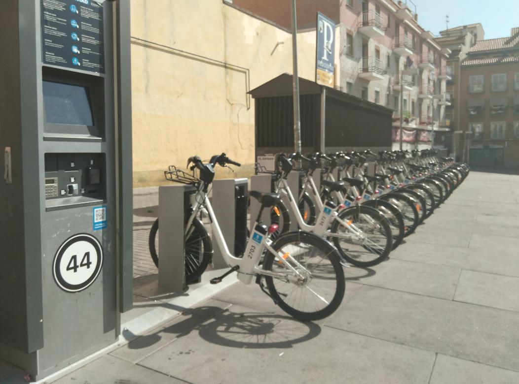 eponinef's tweet photo. @BiciMAD otro Dia mas sin poder sacar bici en cabestreros... http://t.co/luYTw1kBxW