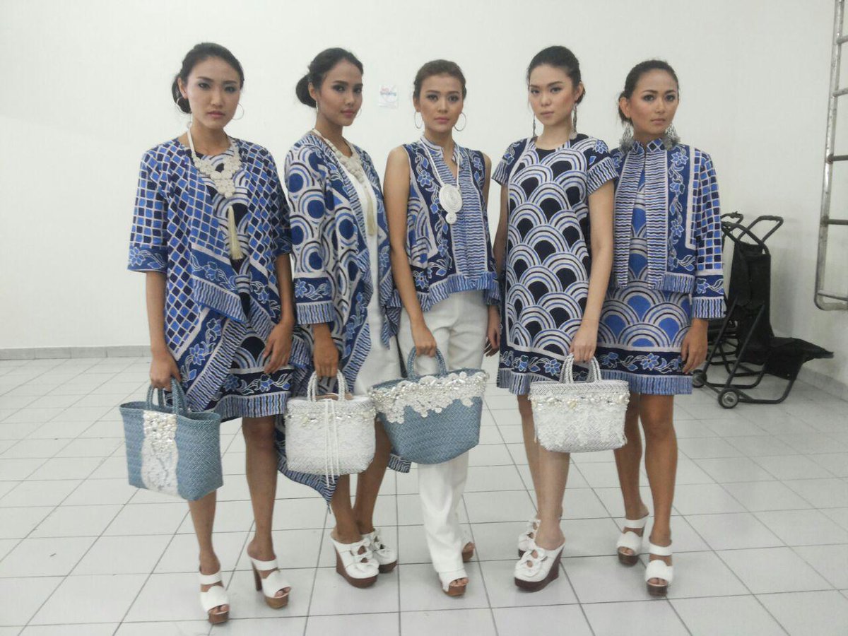 Kloom Clogs Fashion Show Shoes By Kloomclogs Dress By Designer Handy Hartono Ramadhan Runaway Kotakasablanka Main Coridor Http T Co J8moxwhdix