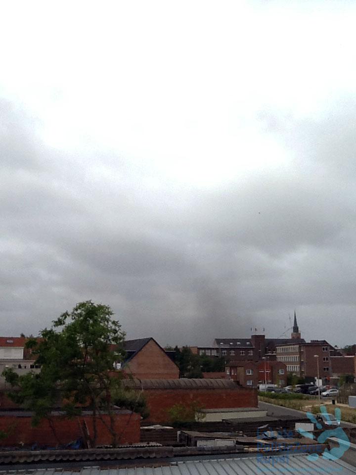 Volg hier alles over de #brand in #Willebroek. Ook veelgestelde vragen vindt u op politiezonerupel.be/crisisnieuws.h… terug.