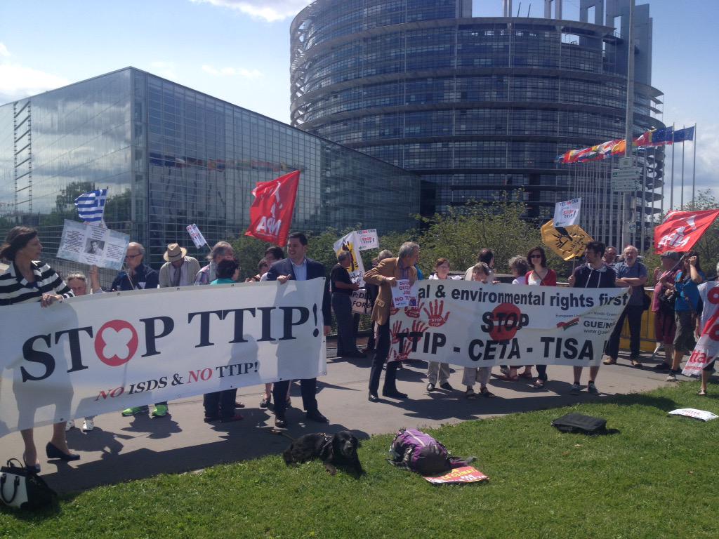 StopTAFTA's tweet image. #stoptafta devant le PE à Strasbourg continue ...!! #stopttip