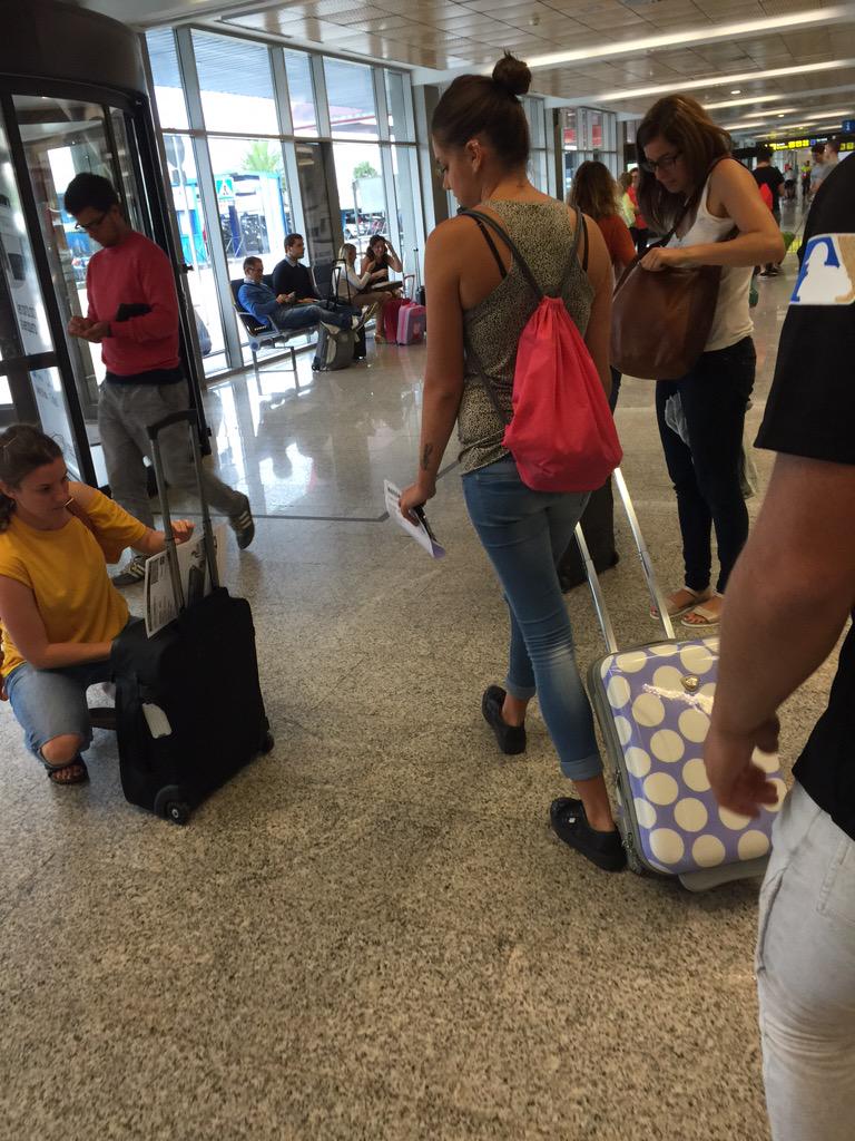nataliarc94's tweet photo. Nos vamos!!😎😎 Dos cantabras perdidas por barcelona😂😂 http://t.co/zPMgOsnb75