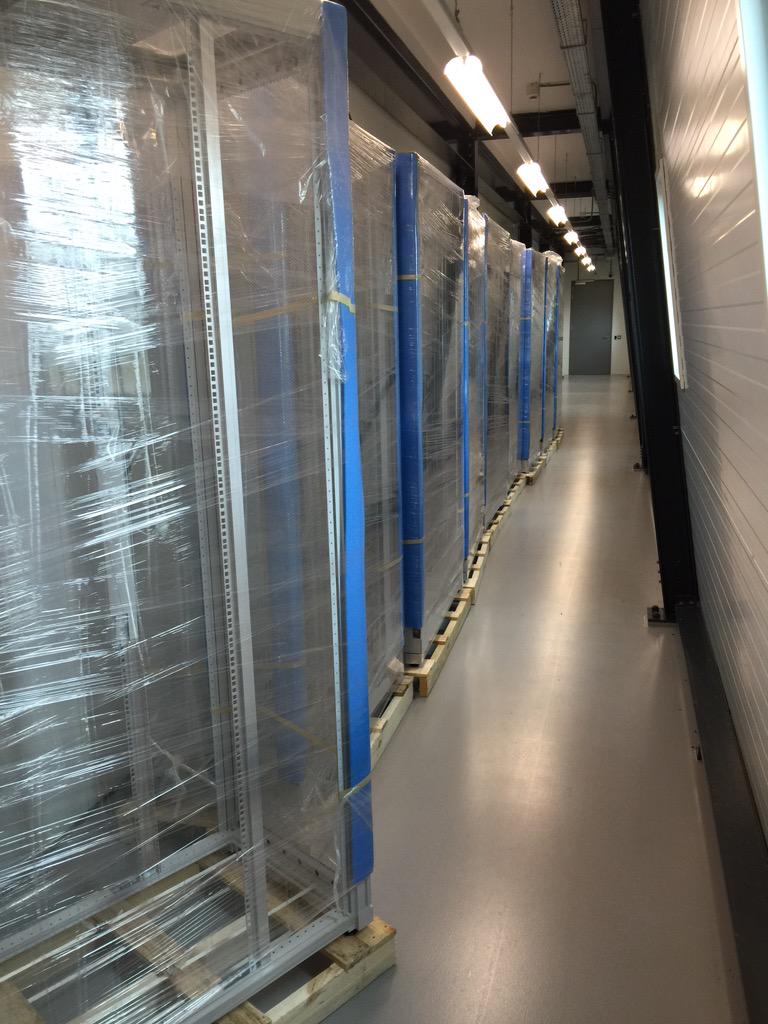ITB2Datacenters's tweet photo. Weer een nieuwe lading Minkels Racks binnen gekregen. #datacenter #lekkerbezig #apeldoorn @Minkels_HQ http://t.co/IHiiCnNnAi