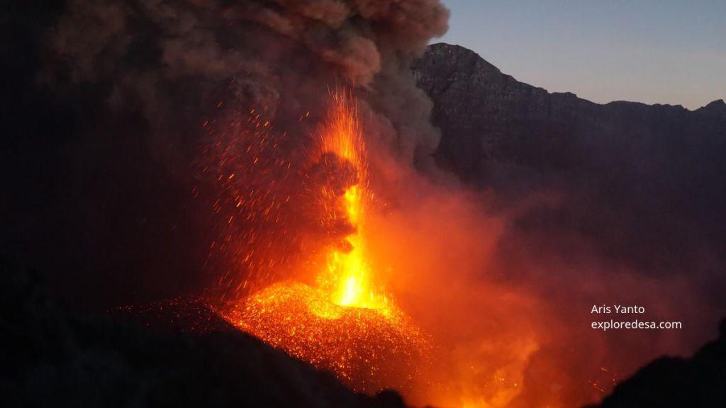 Mount Raung Eruption made Mild Vulcanian and also fresh Lava Flow inside the Caldera exploredesa.com/2015/07/mount-…