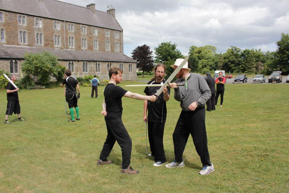 HistFencingNI's tweet image. Messer workshops run by us at HEMA Ireland's annual Féile na Gaiscígh tournament, beautiful setting &amp;amp; weather!