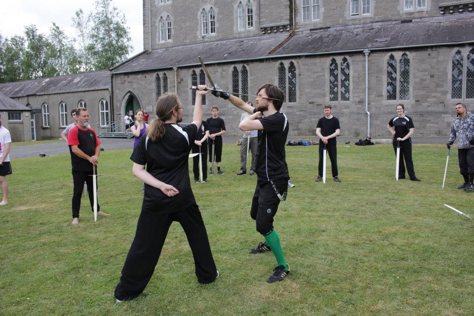 HistFencingNI's tweet image. Messer workshops run by us at HEMA Ireland's annual Féile na Gaiscígh tournament, beautiful setting &amp;amp; weather!